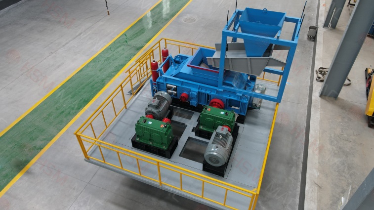 設備老舊效率低？老沙場升級改造 認準華盛銘全液壓對輥制砂機